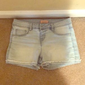 Light jean shorts